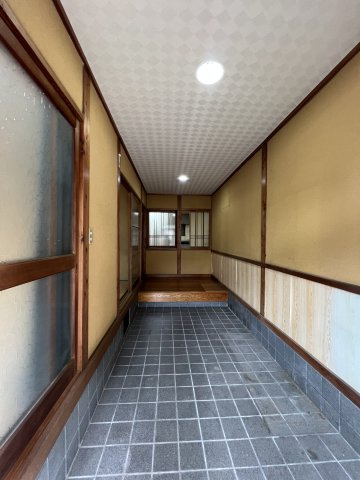 津山市上紺屋町　中古住宅　5LDKの玄関