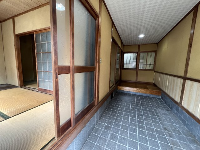 津山市上紺屋町　中古住宅　5LDKの玄関