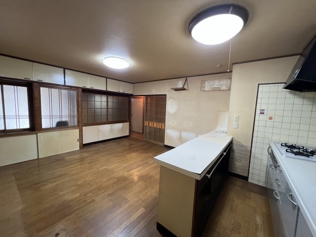 津山市上紺屋町　中古住宅　5LDKの居間・リビング