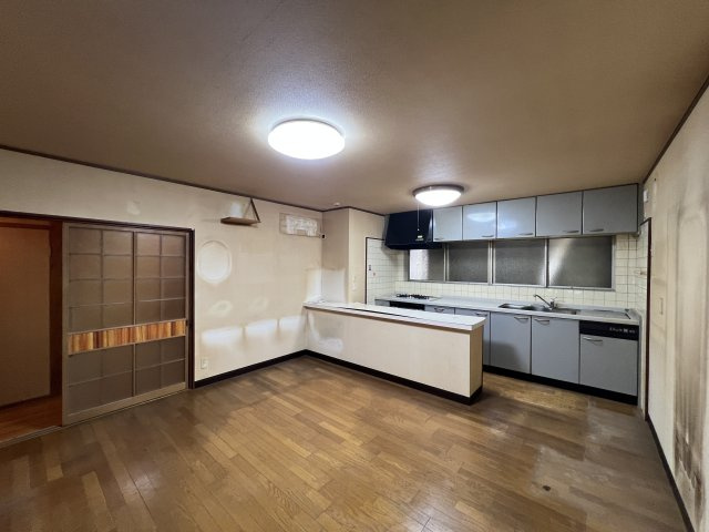 津山市上紺屋町　中古住宅　5LDKの居間・リビング