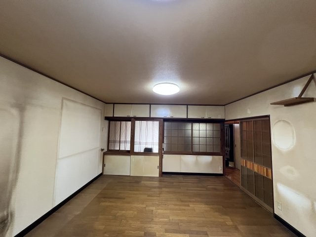 津山市上紺屋町　中古住宅　5LDKの居間・リビング