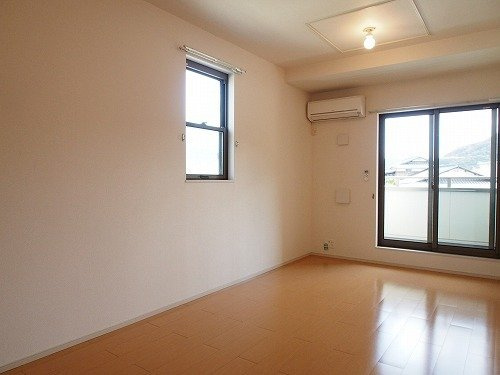 ホワイトローズの居間・リビング