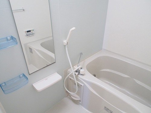 ホワイトローズの浴室