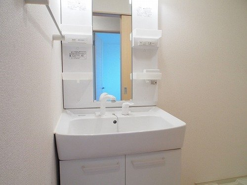 ホワイトローズの洗面所