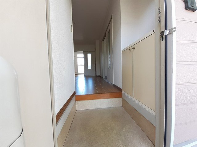 ドミール三喜の玄関