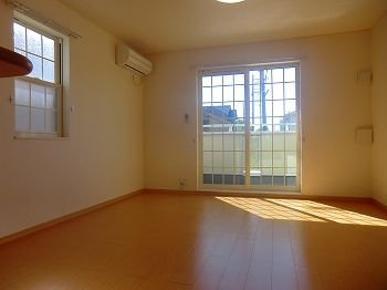 リジュール南条の居間・リビング