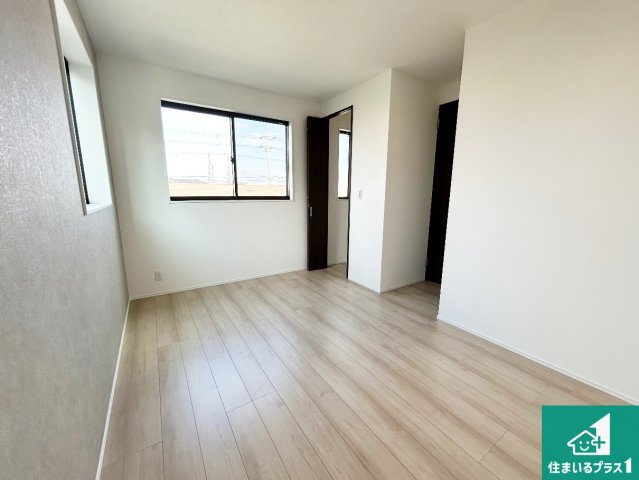 泉大津市池浦町　新築一戸建ての洋室|収納スペースが充実しているので子供の成長に合わせてたくさん収納ができます！家族構成に合わせた様々な活用ができる収納！