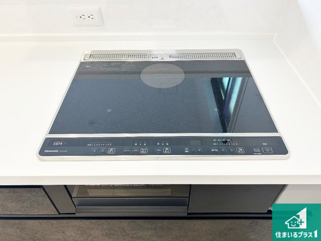 泉大津市池浦町　新築一戸建ての設備|火を使わないので、安心なＩＨコンロ！でこぼこが無い構造なので、掃除もしやすく清潔に保てます！