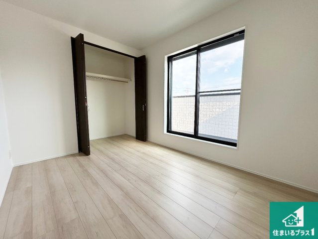 泉大津市池浦町　新築一戸建ての洋室|ナチュラル感のある洋室は、自分好みのインテリアが楽しめます♪ご家族とインテリアや家具を選びに行くのは新築購入時の醍醐味の一つです。ぜひお楽しみください♪