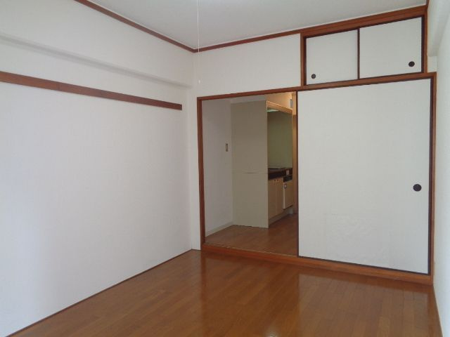 コーポ丸松 の洋室