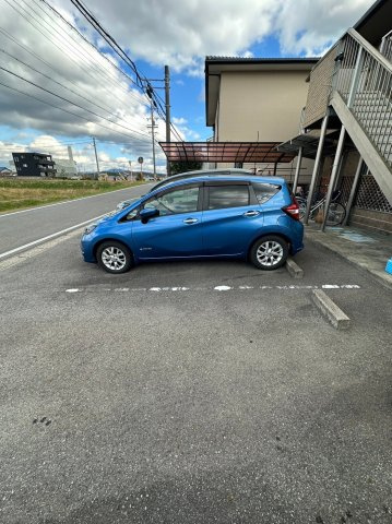 ハイツこもれびの駐車場