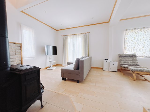 高崎市若田町中古戸建の居間・リビング