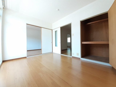 【居間・リビング】 | ドミール三喜 | ゆったりとした居間です