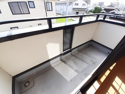 【バルコニー】 | シルバーライニングＡ | バルコニー付きです