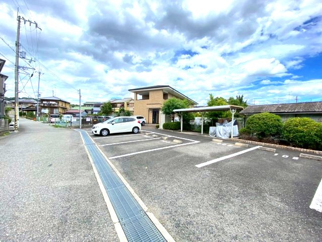 パル　コートの駐車場