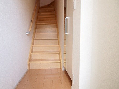 【玄関】 | ホワイトローズ | 収納もある玄関です