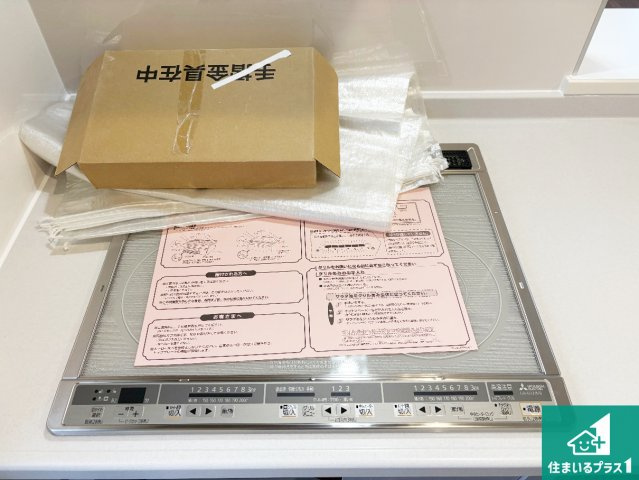 甲賀市甲南町寺庄　第2期　新築一戸建ての設備|火を使わないので、安心なＩＨコンロ！でこぼこが無い構造なので、掃除もしやすく清潔に保てます！