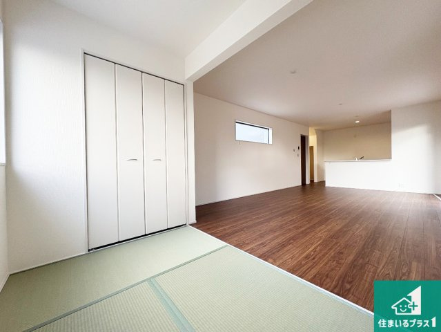 甲賀市甲南町寺庄　第2期　新築一戸建ての居間・リビング|シンプルなリビングは、観葉植物等のインテリアを楽しめますね！パパ好みにも、ママ好みにも家具次第で雰囲気を変えることができます！