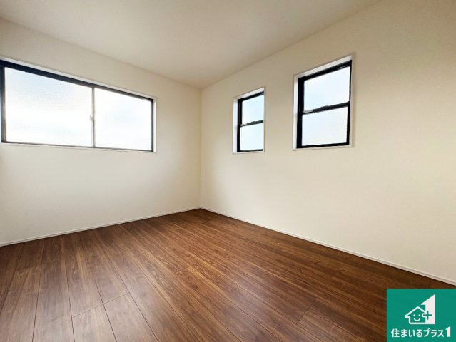 甲賀市甲南町寺庄　第2期　新築一戸建ての洋室|シンプルな洋室は、自分好みのインテリアが楽しめます♪ご家族とインテリアや家具を選びに行くのは新築購入時の醍醐味の一つです。ぜひお楽しみください♪