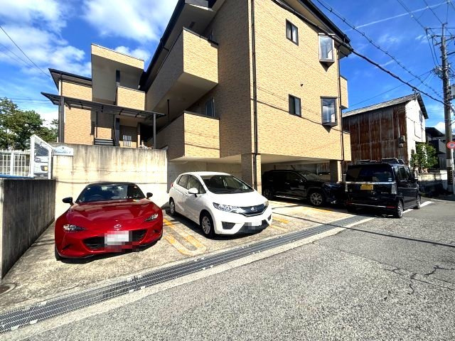 クイールⅠの駐車場