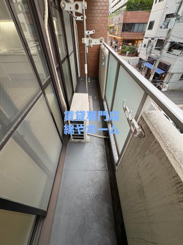 マルイチビルのバルコニー|外からの目が気にならないバルコニーで洗濯物が干せます