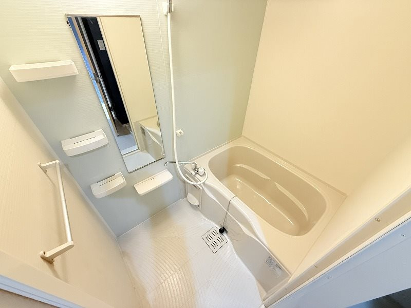 ポエムハイツ【キャッシュバック対象物件】の浴室|落ち着いた空間のお風呂です