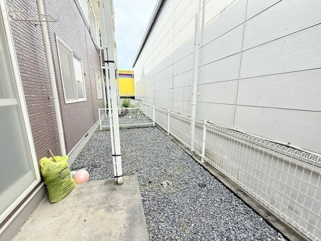 ポエムハイツ【キャッシュバック対象物件】のバルコニー|外からの目が気にならないバルコニーで洗濯物が干せます