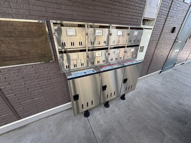 ポエムハイツ【キャッシュバック対象物件】のエントランス|宅配ＢＯＸあります