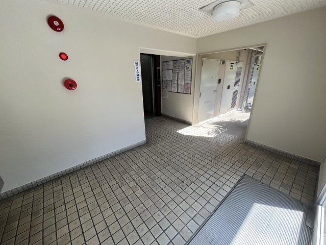 守口パークマンションのエントランス|内部
■物件内覧・資金計画相談・住宅ローン相談、リフォーム相談、お問合せ受付中■
※当日・翌日のご内覧、ご相談はお電話でのお問合せがスムーズです！