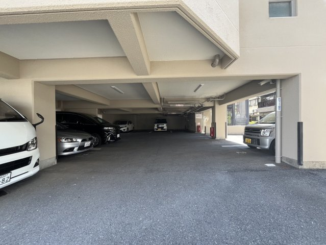 守口パークマンションの駐車場|■物件内覧・資金計画相談・住宅ローン相談、リフォーム相談、お問合せ受付中■
※当日・翌日のご内覧、ご相談はお電話でのお問合せがスムーズです！