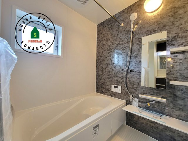 熊本市東区京塚本町第2-1棟（1号棟）の内観：施工例|1日の疲れを癒してくれる広々バスルーム。雨の日のお洗濯にも大活躍な浴室乾燥機付です！