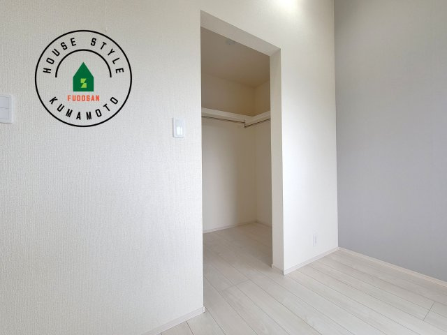 熊本市東区京塚本町第2-1棟（1号棟）の内観：施工例|洋服や大きな荷物が多い方や人数の多いご家族などは、一般的なクローゼットよりもウォークインクローゼットのほうが使い勝手が良いです。