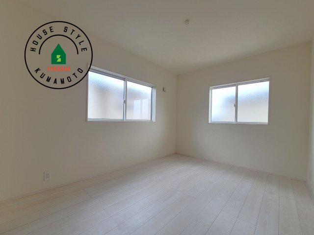 熊本市東区京塚本町第2-1棟（1号棟）の内観：施工例|採光良好な洋室は全居室、複層ガラスの遮熱効果と断熱効果で、一年中快適に過ごせます。