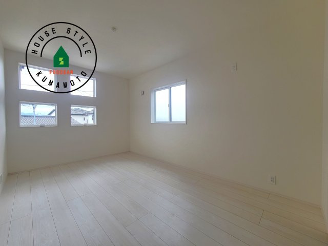 熊本市東区京塚本町第2-1棟（1号棟）の内観：施工例|穏やかな光が差し込む室内には、穏やかな時間が流れます。