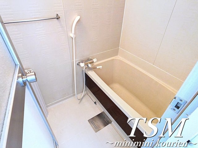 シャトラン香里園の浴室