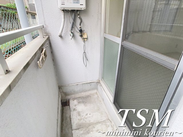 シャトラン香里園のバルコニー|洗濯機置場