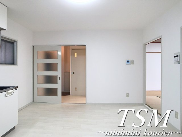 シャトラン香里園の居間・リビング