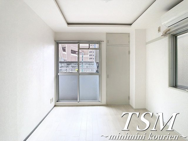 シャトラン香里園の洋室