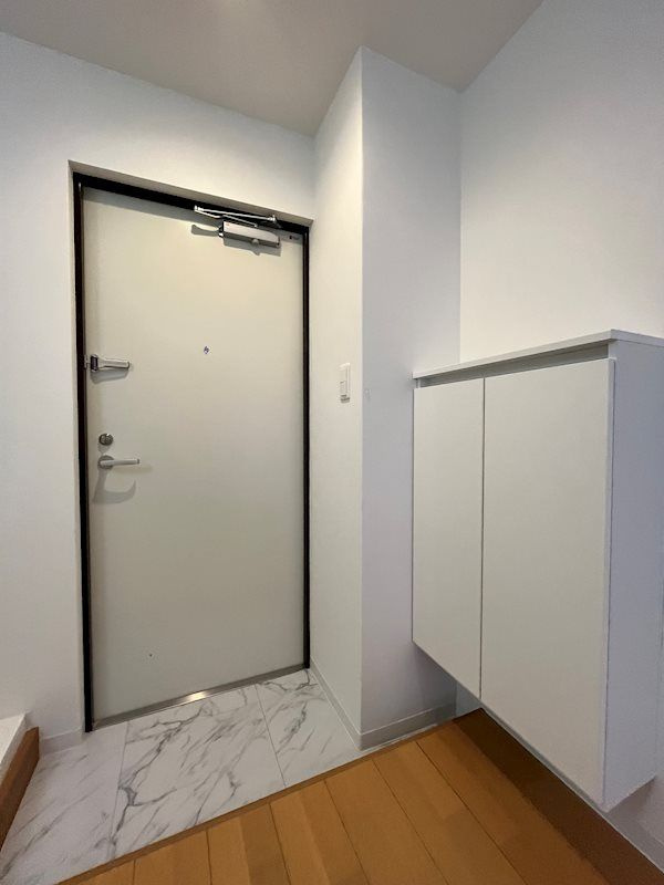 エフエルレジデンス心斎首府の玄関