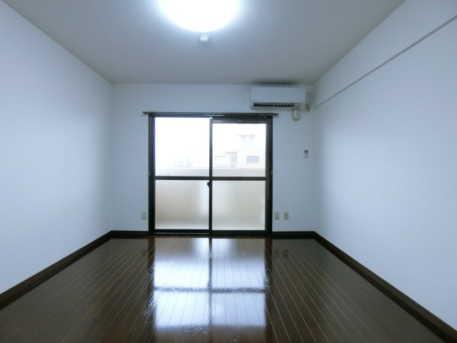 スカイタウンコーストⅢの居間・リビング|イメージ401号室の写真