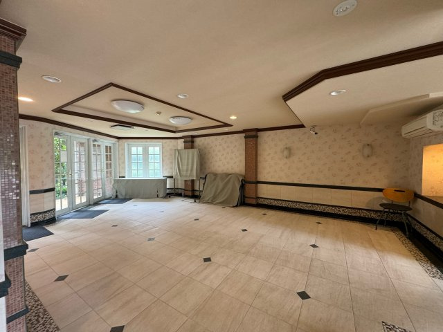 クイーンズフィールドひばりが丘ハイムのエントランス