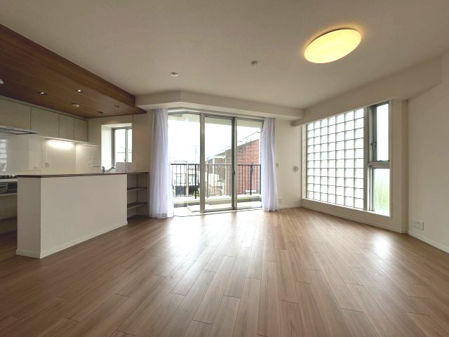 クイーンズフィールドひばりが丘ハイムの居間・リビング