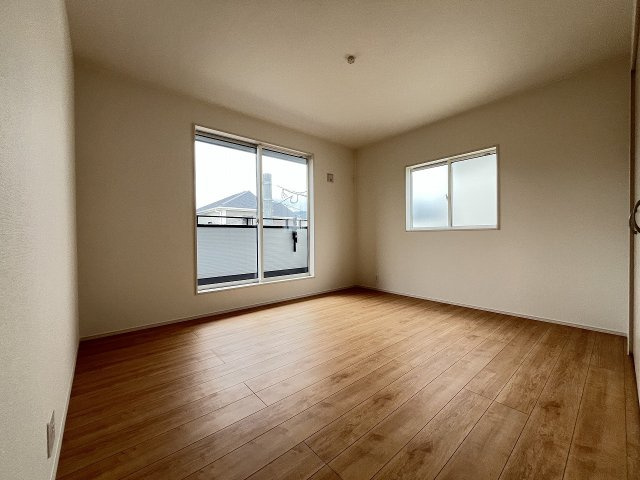 【寝室】 | 福岡市早良区重留7丁目　3号棟（全6棟）【仲介手数料無料・0円】 | 現地写真。2階主寝室です。