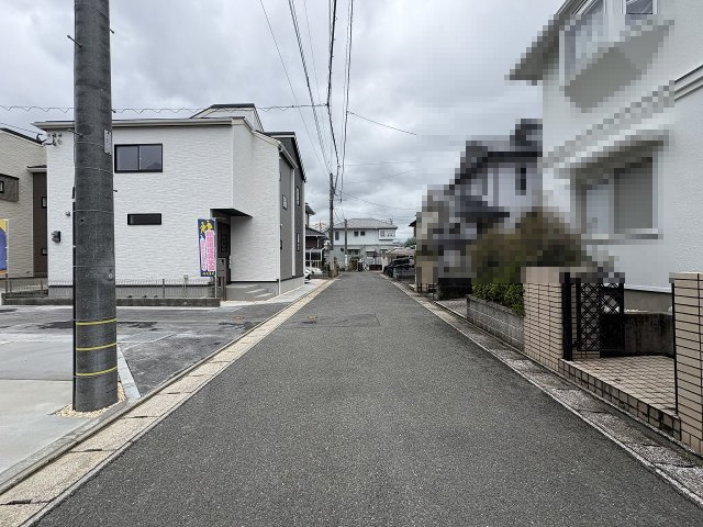 【その他】 | 福岡市早良区重留7丁目　3号棟（全6棟）【仲介手数料無料・0円】 | 現地写真。前面道路です。