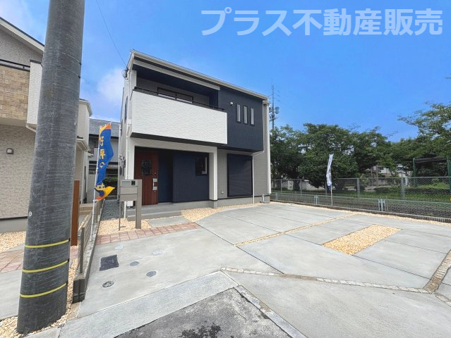 【外観】 | 福岡市早良区重留7丁目　3号棟（全6棟）【仲介手数料無料・0円】 | 現地写真。プラス不動産販売なら、現場の全ての棟をまとめてご見学頂けます。