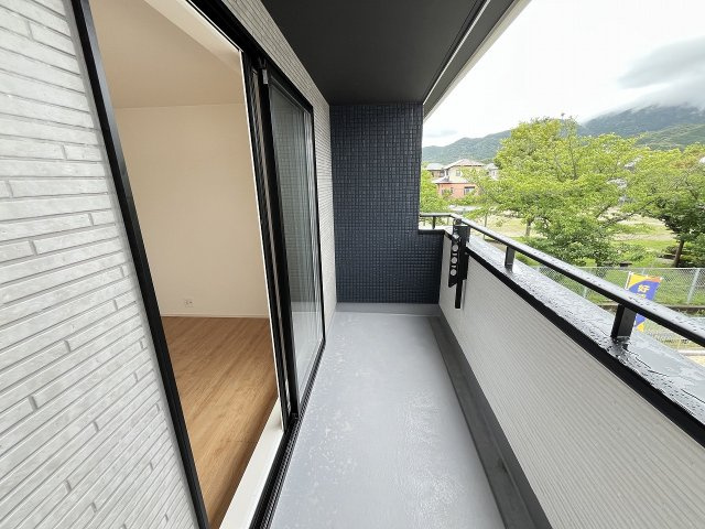【バルコニー】 | 福岡市早良区重留7丁目　3号棟（全6棟）【仲介手数料無料・0円】 | 現地写真。