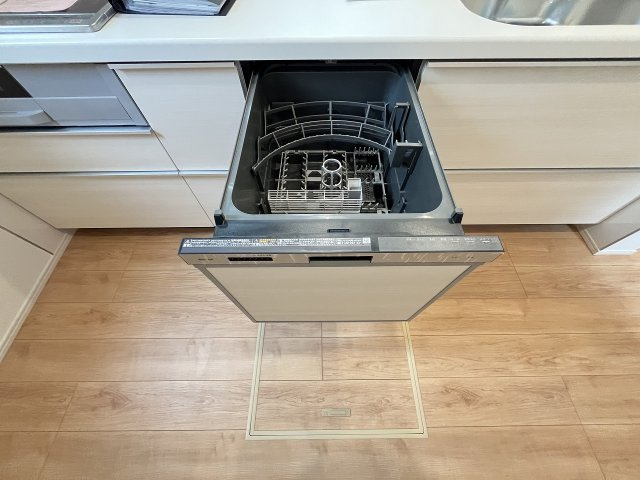 【キッチン】 | 福岡市早良区重留7丁目　3号棟（全6棟）【仲介手数料無料・0円】 | 現地写真。食洗器が付いてます。
