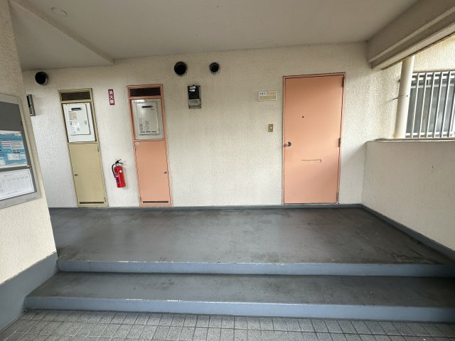パープルマンションのエントランス