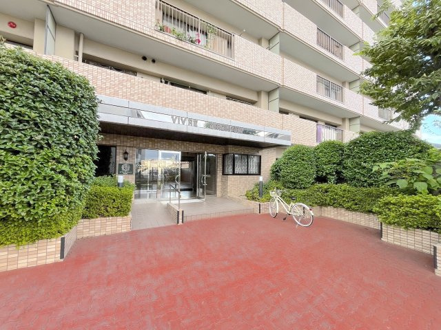 ビブレマンション次郎丸のエントランス