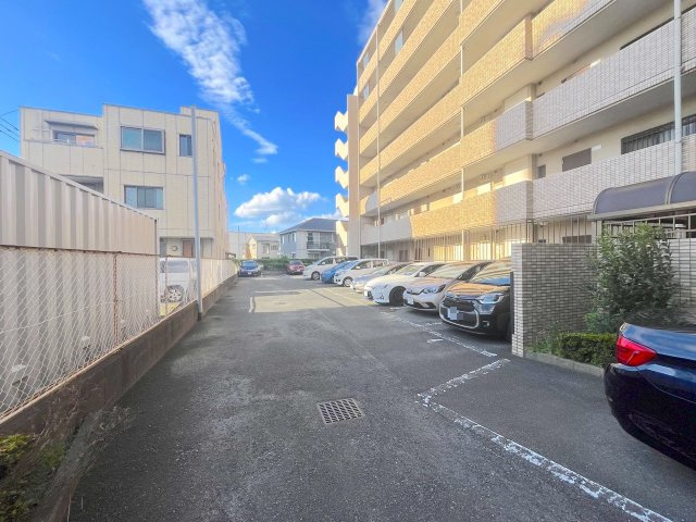 ビブレマンション次郎丸の駐車場